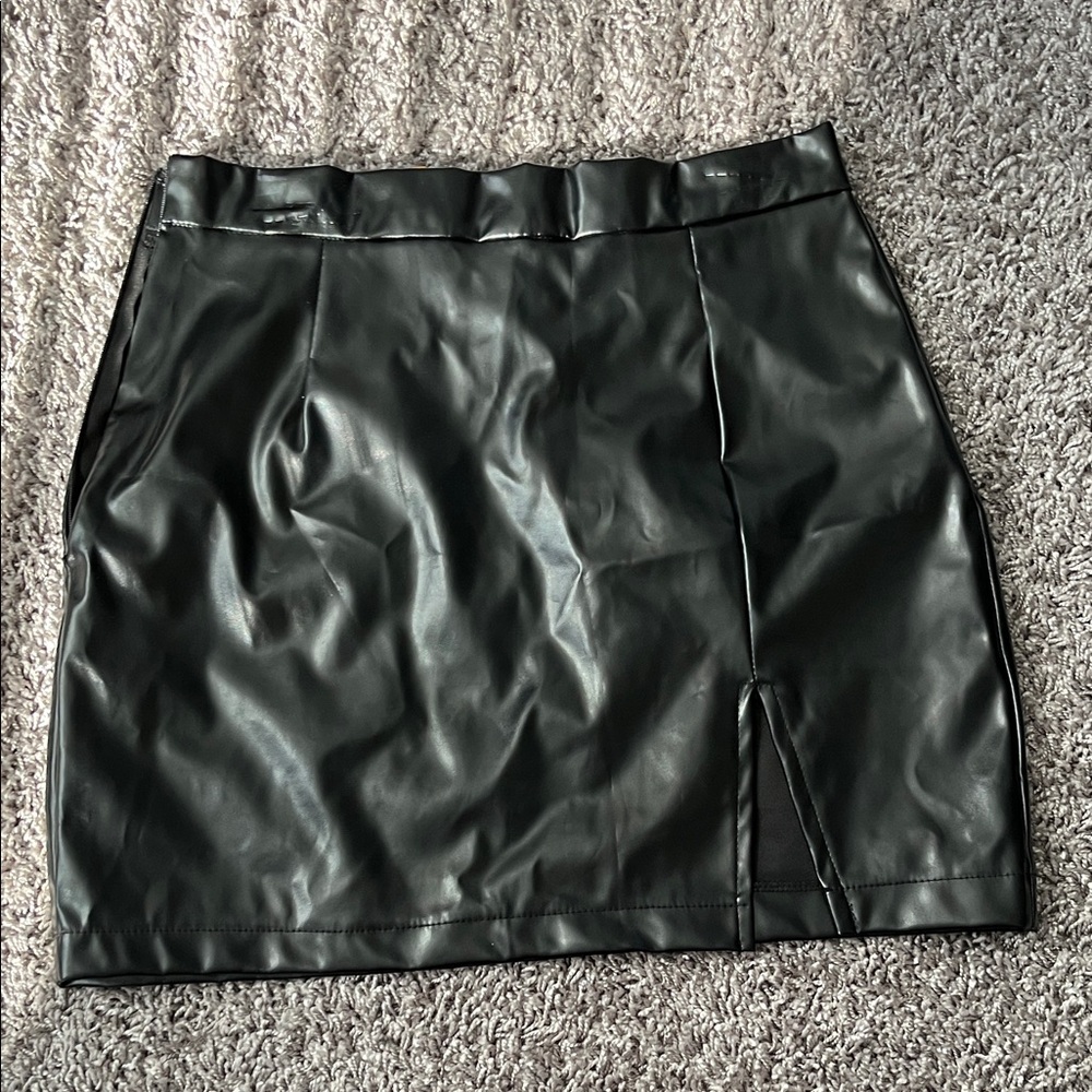 SHEIN Black Faux Leather Mini Skirt